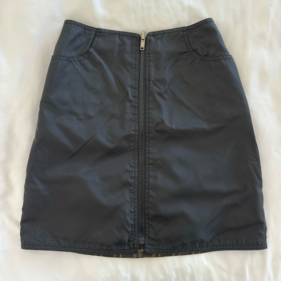 Authentic vintage Fendi reversible mini skirt with zipper - Picture 5 of 7
